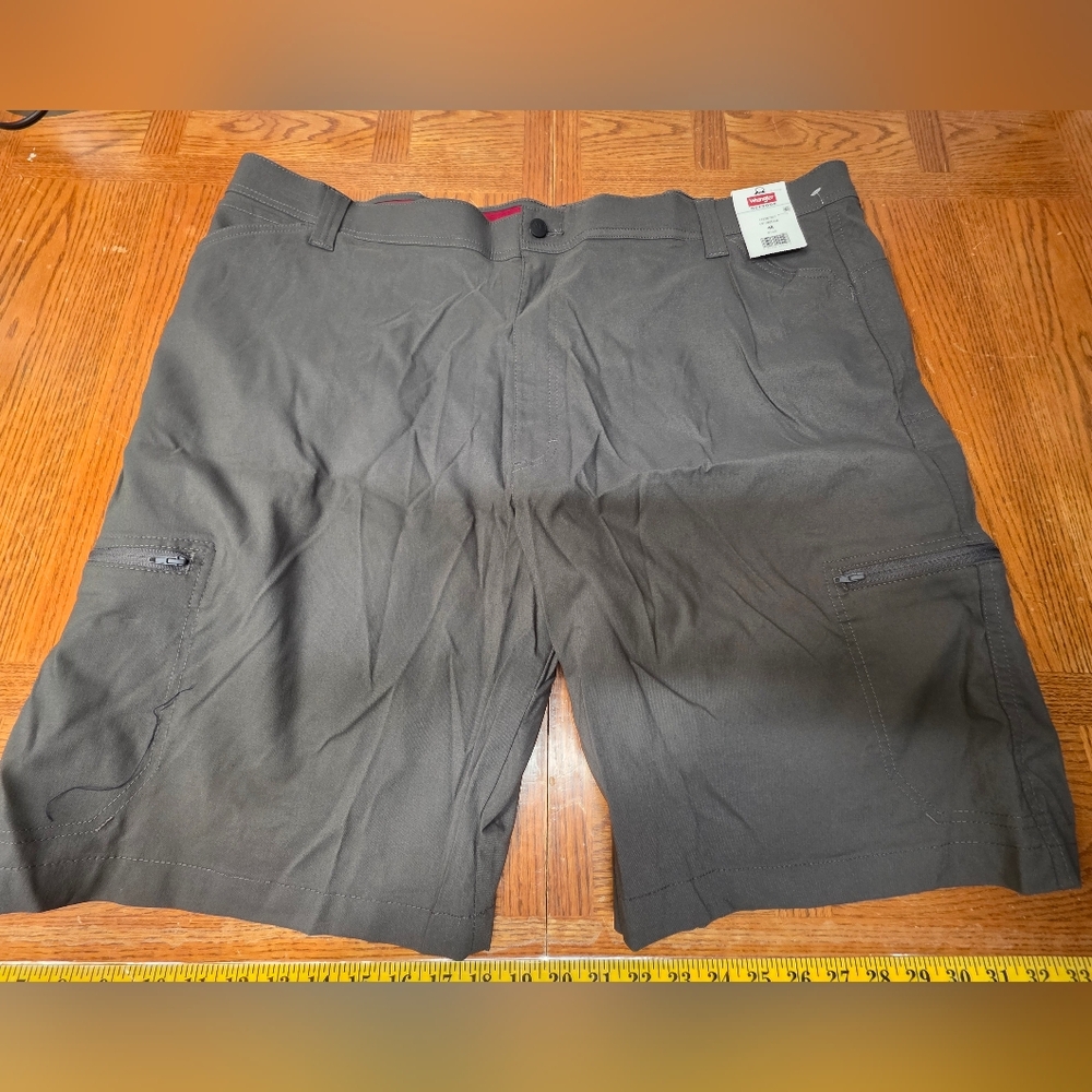 Wrangler Cargo Shorts Men’s RELAXED FLEX Nylon Blend Size 48 X 10”  Gray